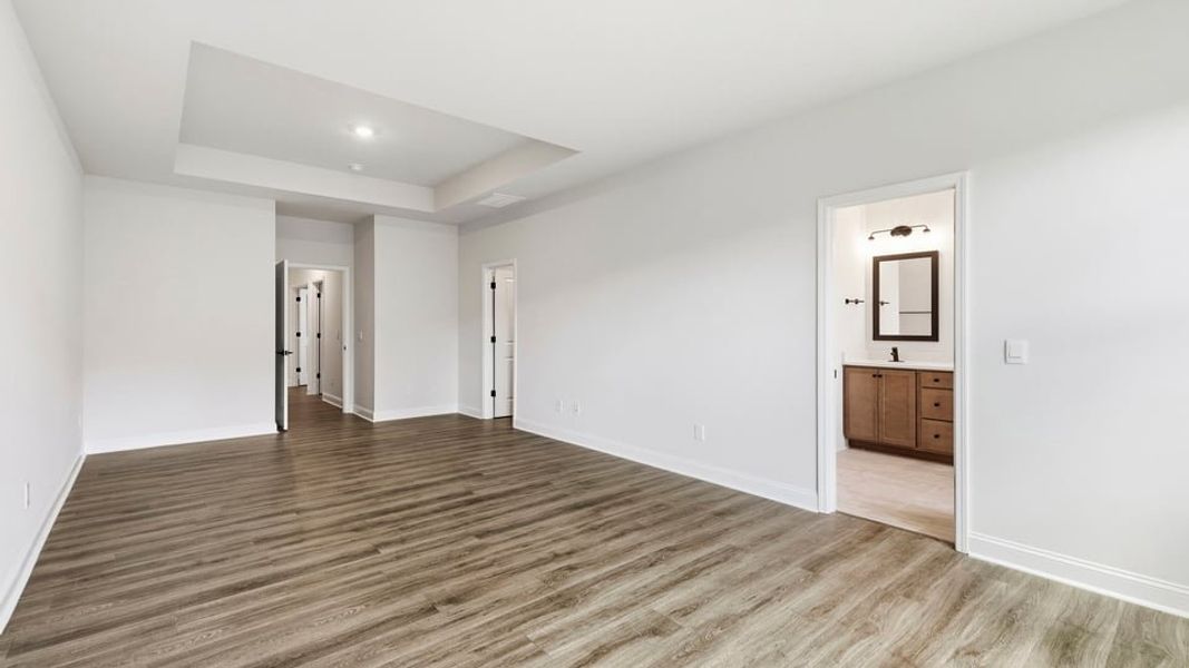 Spacious, unfurnished interior of a new home in Blue Ridge Trail, Fountain Inn (Image 31).