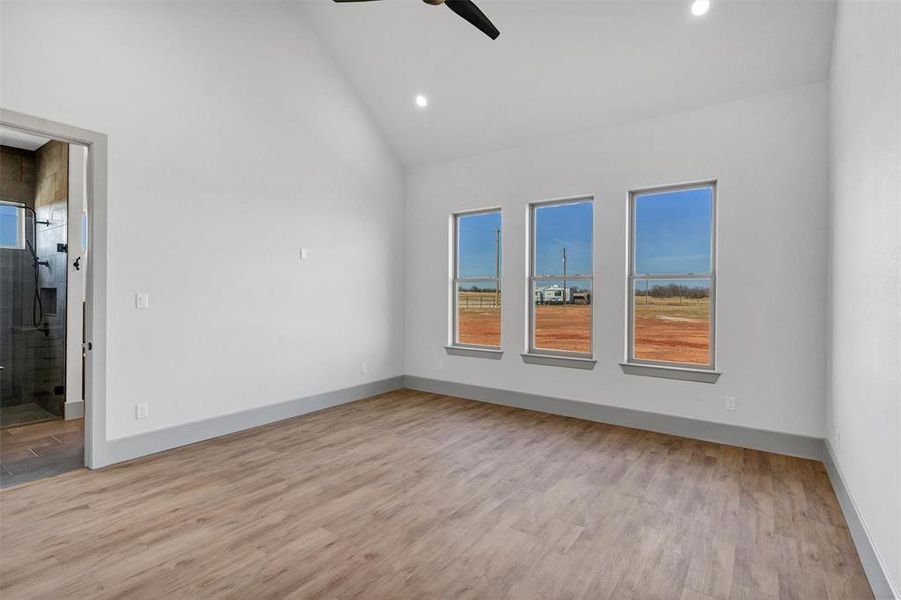 Spacious, unfurnished interior of a new home in , Tolar (Image 25).