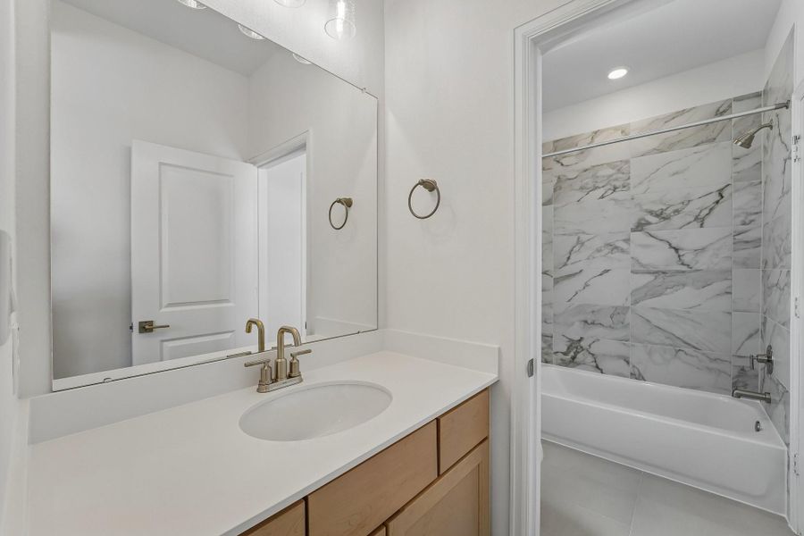 Furnished interior view inside a new home in Evergreen 70', Conroe (Image 16).