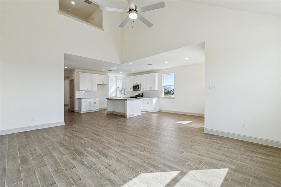 Spacious, unfurnished interior of a new home in Venetian, Weston (Image 15).
