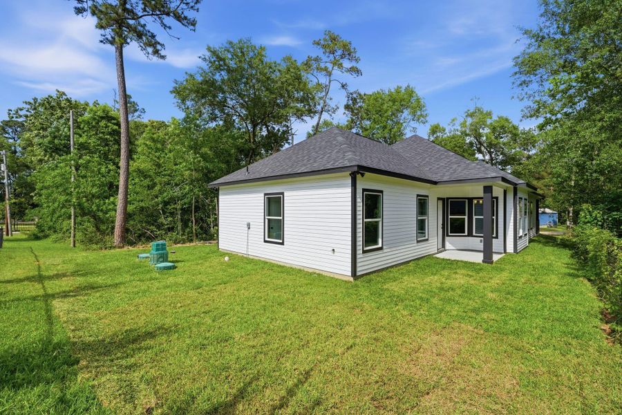 Exterior details and patio area of a home in , Willis (Image 24).