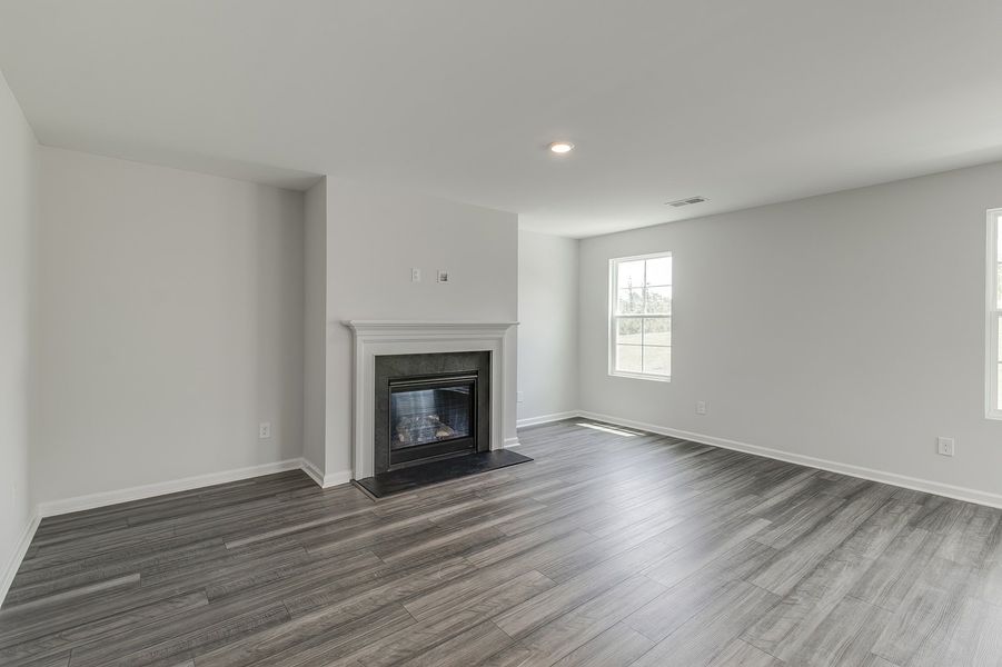Spacious, unfurnished interior of a new home in Ellington, Elgin (Image 19).