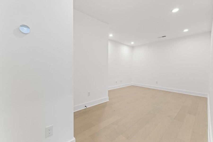 Spacious, unfurnished interior of a new home in , Roswell (Image 34).
