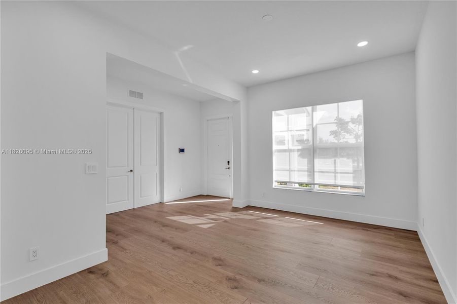 Spacious, unfurnished interior of a new home in Arden: The Waterford Collection, Loxahatchee (Image 48).