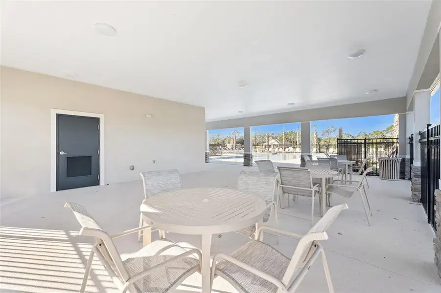Exterior details and patio area of a home in , Daytona Beach (Image 15).