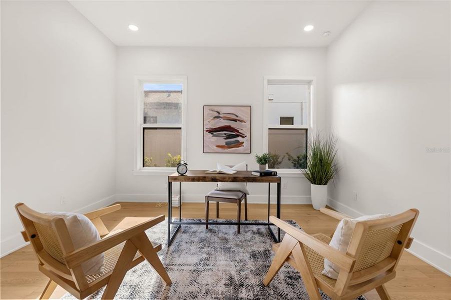 Furnished interior view inside a new home in , Orlando (Image 51).