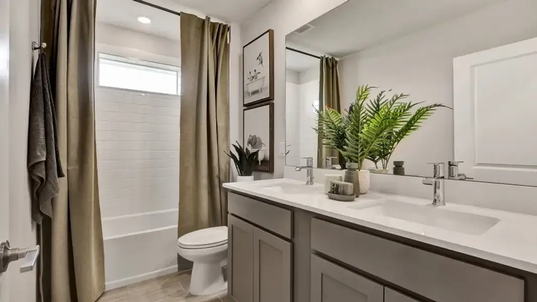 Hydrangea Bathroom 2