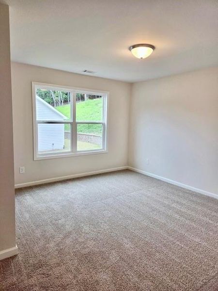 Spacious, unfurnished interior of a new home in , Waleska (Image 15).