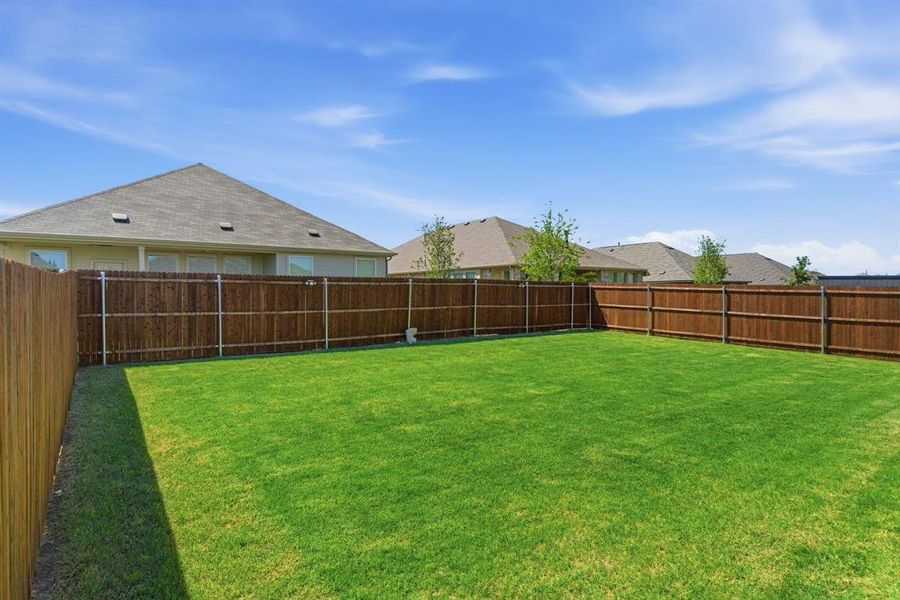 Exterior details and patio area of a home in Reatta Ridge, Justin (Image 3).