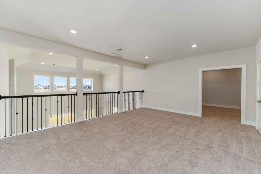 Spacious, unfurnished interior of a new home in Valencia, Manvel (Image 37).