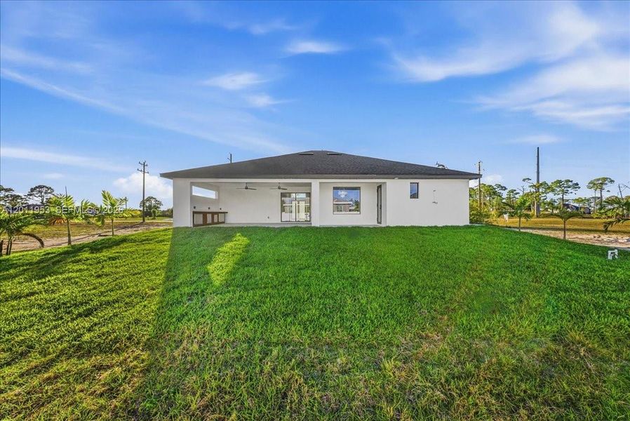 Exterior details and patio area of a home in , Cape Coral (Image 23).