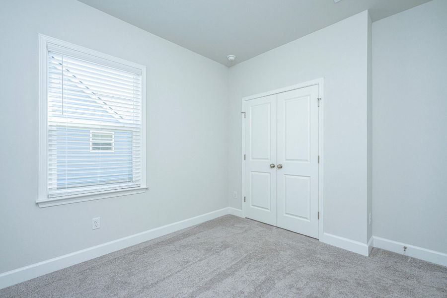 Spacious, unfurnished interior of a new home in Cedar Glen Preserve, Huger (Image 33).