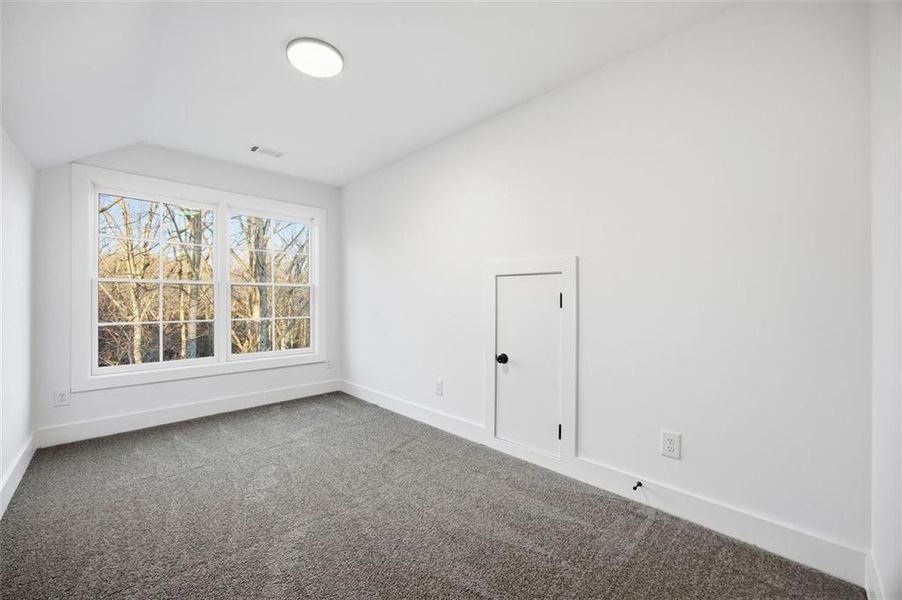 Spacious, unfurnished interior of a new home in , Dahlonega (Image 22).