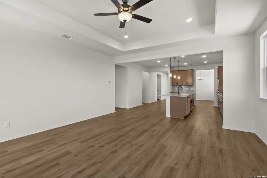 Spacious, unfurnished interior of a new home in Comanche Ridge, San Antonio (Image 33). Spacious, unfurnished interior of a new home in Comanche Ridge, San Antonio (Image 33).