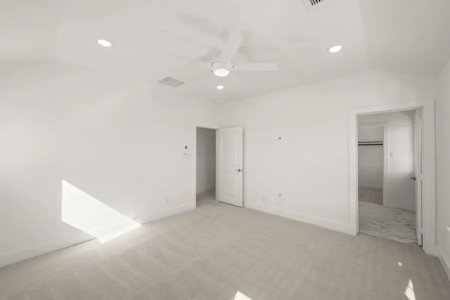 Spacious, unfurnished interior of a new home in The Retreat at Harvest, Argyle (Image 14).