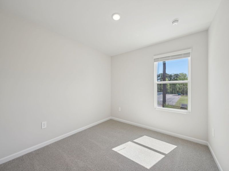 Spacious, unfurnished interior of a new home in The Rows at Buffaloe Reserve, Raleigh (Image 14).
