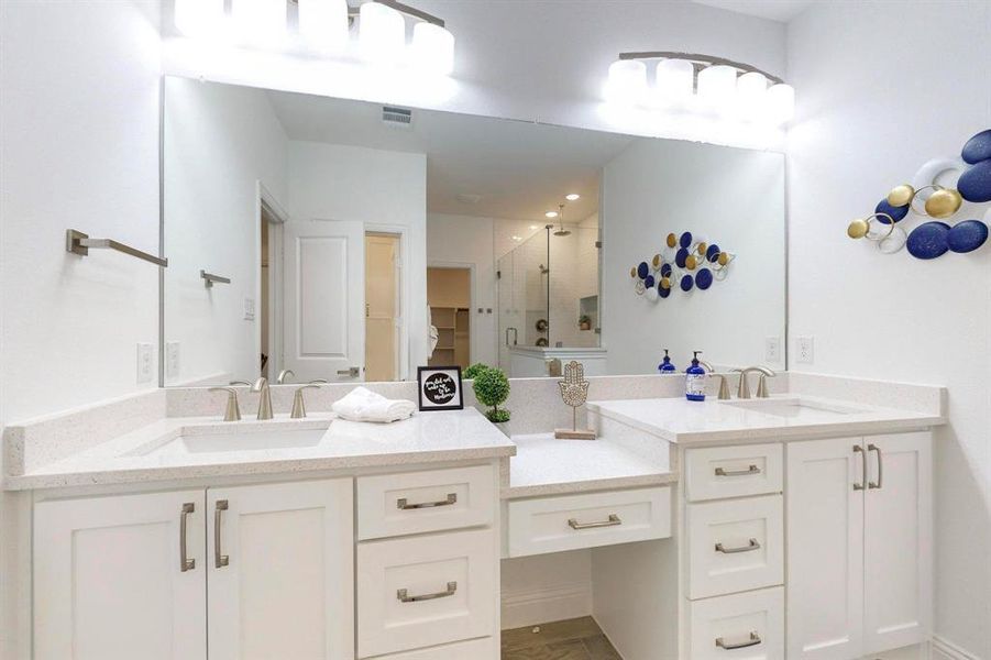 Main Bathroom with vanity