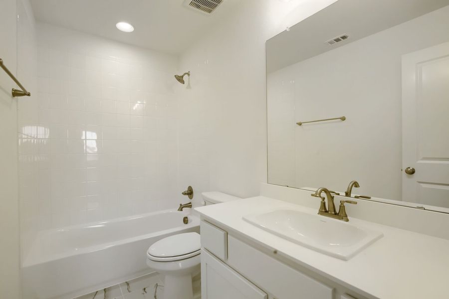 833 Stone Grove - Full Bathroom 833 Stone Grove - Full Bathroom