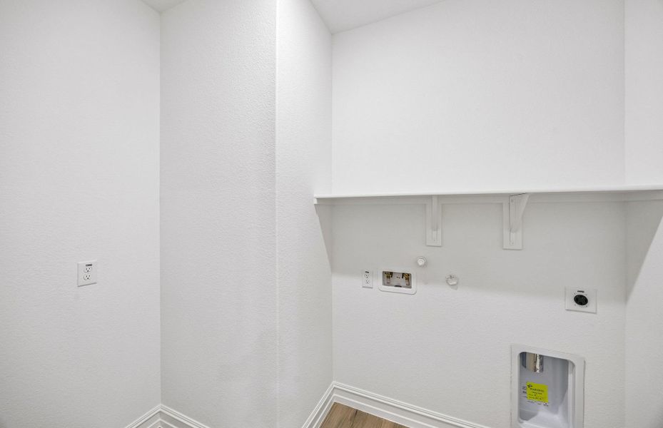 Spacious, unfurnished interior of a new home in Creekview Meadows, Pilot Point (Image 16).