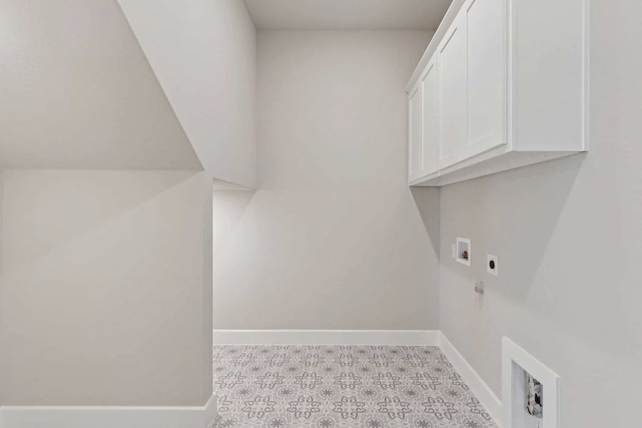 Representative unfurnished interior of a home built from the Windcrest by Chesmar Homes in Talia, Mesquite (Image 20).