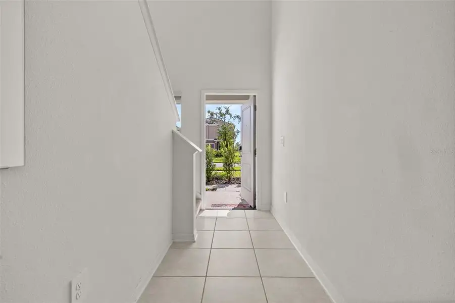 Exterior details and patio area of a home in Peace Creek Reserve, Winter Haven (Image 3).