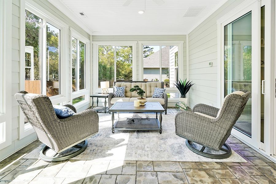 Shelter Bay, Enclosed Loggia