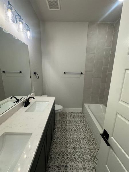 Furnished interior view inside a new home in , Van Alstyne (Image 9).