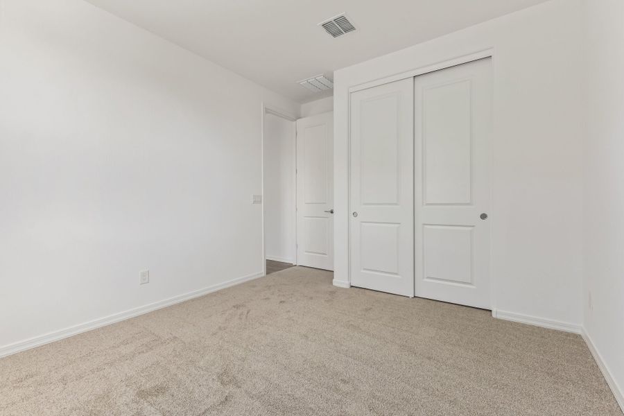 Spacious, unfurnished interior of a new home in Las Ventanas, Goodyear (Image 16).