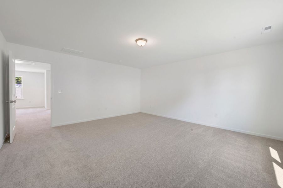 Spacious, unfurnished interior of a new home in Providence Creek, Fuquay Varina (Image 27).