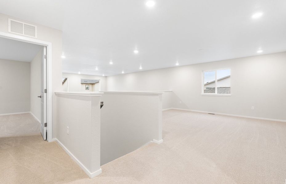 Spacious, unfurnished interior of a new home in Harvest Crossing, Aurora (Image 25).