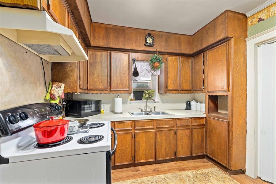 Furnished interior view inside a new home in , Brownwood (Image 16).