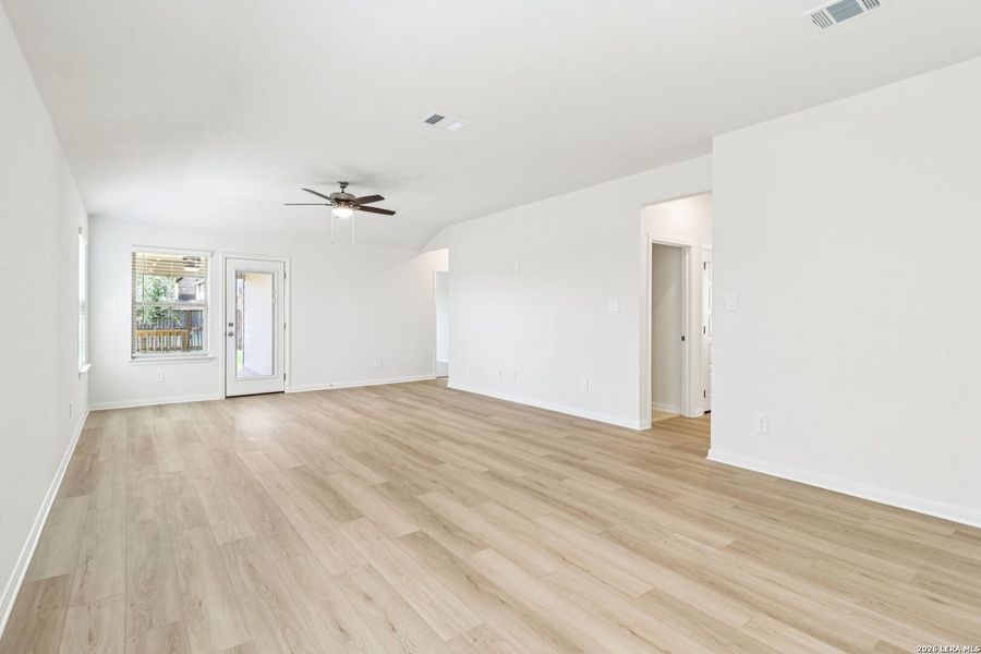 Spacious, unfurnished interior of a new home in Lark Canyon, New Braunfels (Image 21).