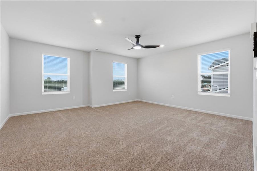 Spacious, unfurnished interior of a new home in Moss Creek, Hogansville (Image 24).