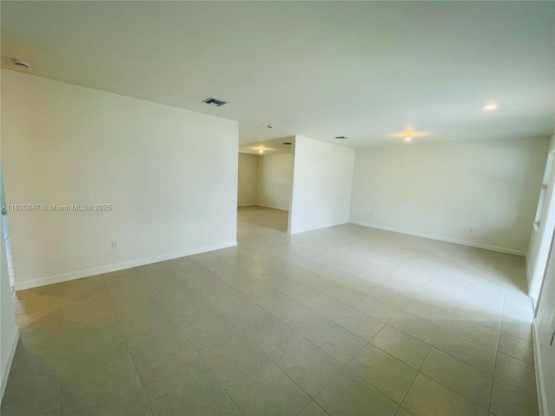 Spacious, unfurnished interior of a new home in , Homestead (Image 13).