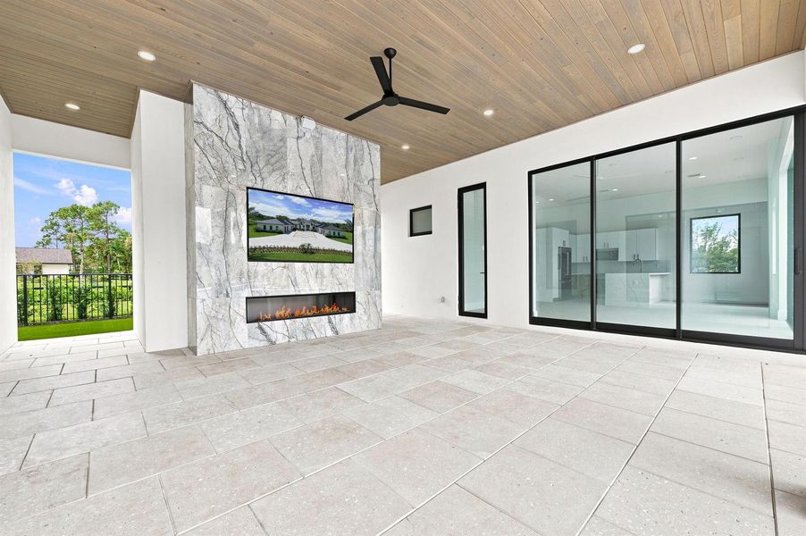 Exterior Loggia Foyer
