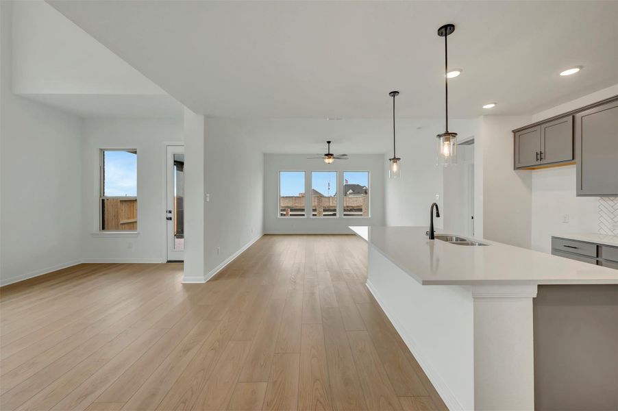 Spacious, unfurnished interior of a new home in Beacon Point at Lago Mar 50’ Homesites, Texas City (Image 16).