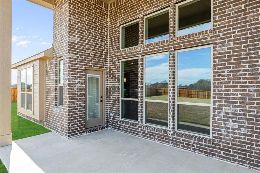 Exterior details and patio area of a home in Crystal Lake Estates, Red Oak (Image 4).