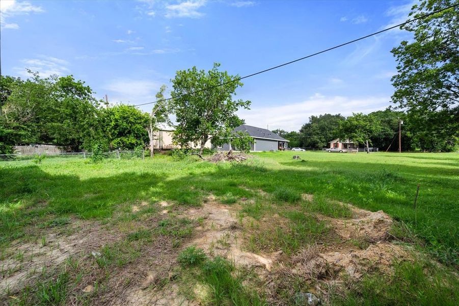 Natural landscape and outdoor views near in Corsicana (Image 24). Natural landscape and outdoor views near in Corsicana (Image 24).