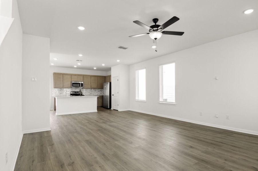 Spacious, unfurnished interior of a new home in Trace, San Marcos (Image 24).
