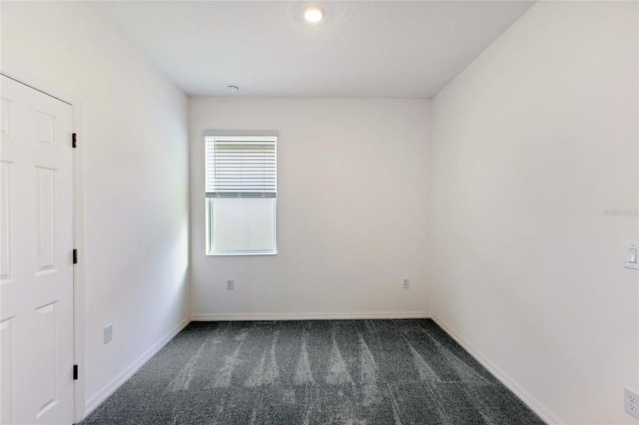 Spacious, unfurnished interior of a new home in Mirror Lake Village, Fruitland Park (Image 17).