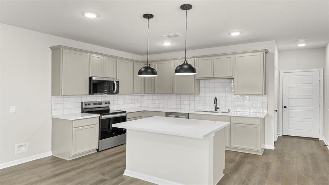 6_07. 2917 Kimberwick - Kitchen (2)