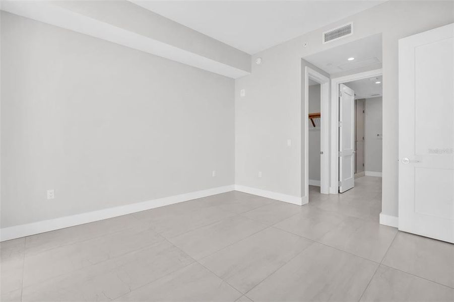 Spacious, unfurnished interior of a new home in , St. Petersburg (Image 43). Spacious, unfurnished interior of a new home in , St. Petersburg (Image 43).