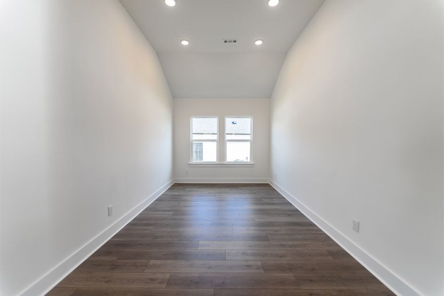 Spacious, unfurnished interior of a new home in Brush Creek, Fairview (Image 36).