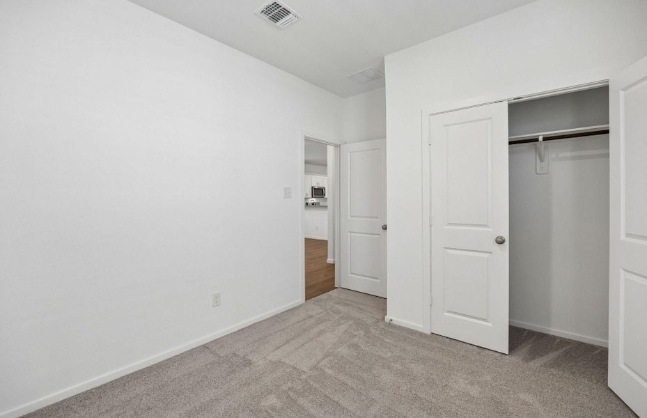 Spacious, unfurnished interior of a new home in Stokesbury, Waller (Image 22).