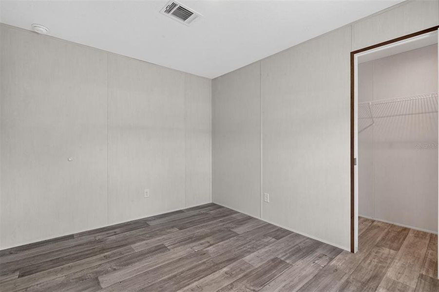 Spacious, unfurnished interior of a new home in , Bronson (Image 15).