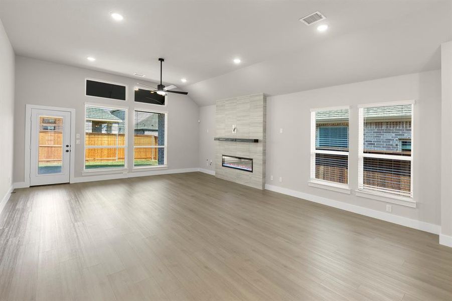 12. 1027 Gracious - Dining