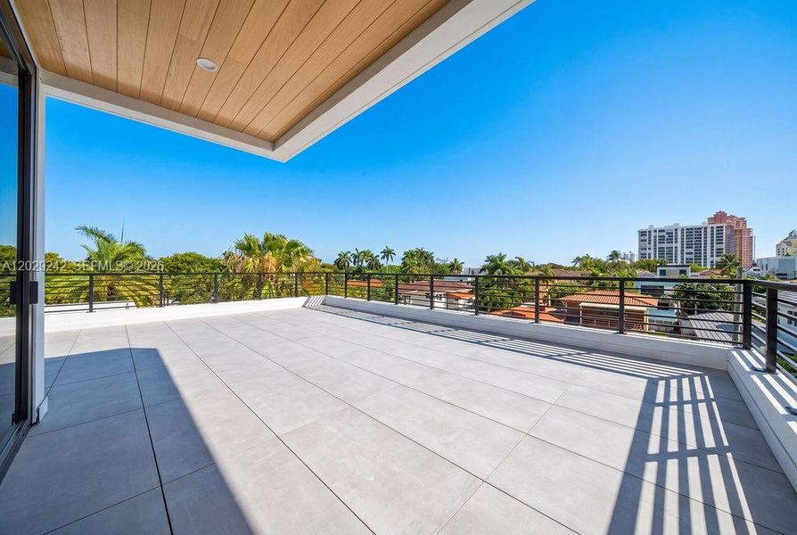 Exterior details and patio area of a home in , Fort Lauderdale (Image 31).
