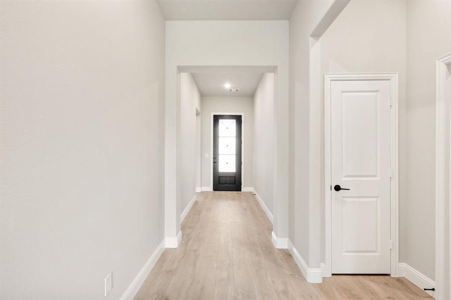 Spacious, unfurnished interior of a new home in Anderson Crossing, Trenton (Image 18).