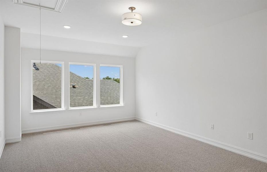 Spacious loft with large windows Spacious loft with large windows