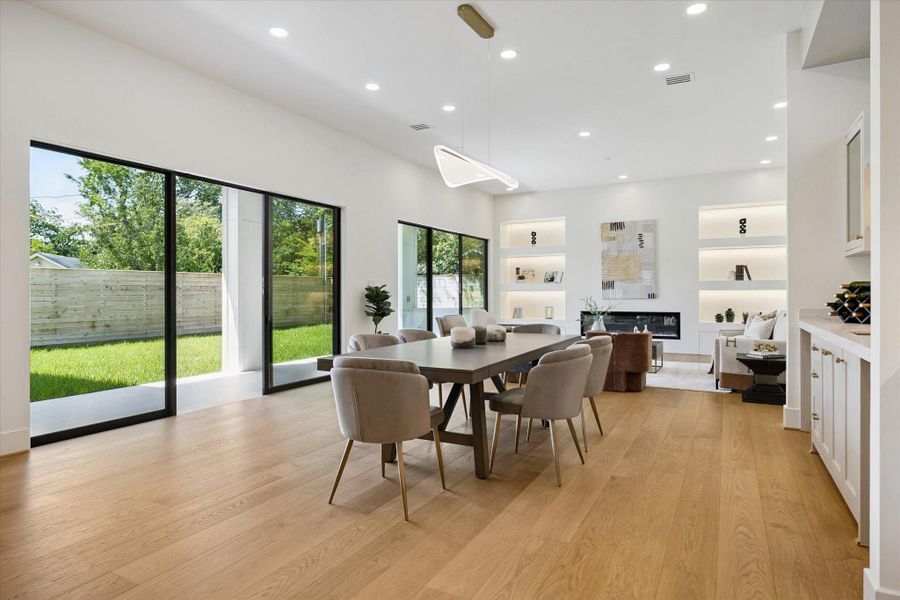 Dinning area with wet bar and views of the backyard. Dinning area with wet bar and views of the backyard.